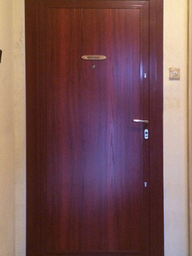 Nivo biztonsagi ajto Standard szerkezettel panellakasokba Redwood szinben M0 marasmintaval 